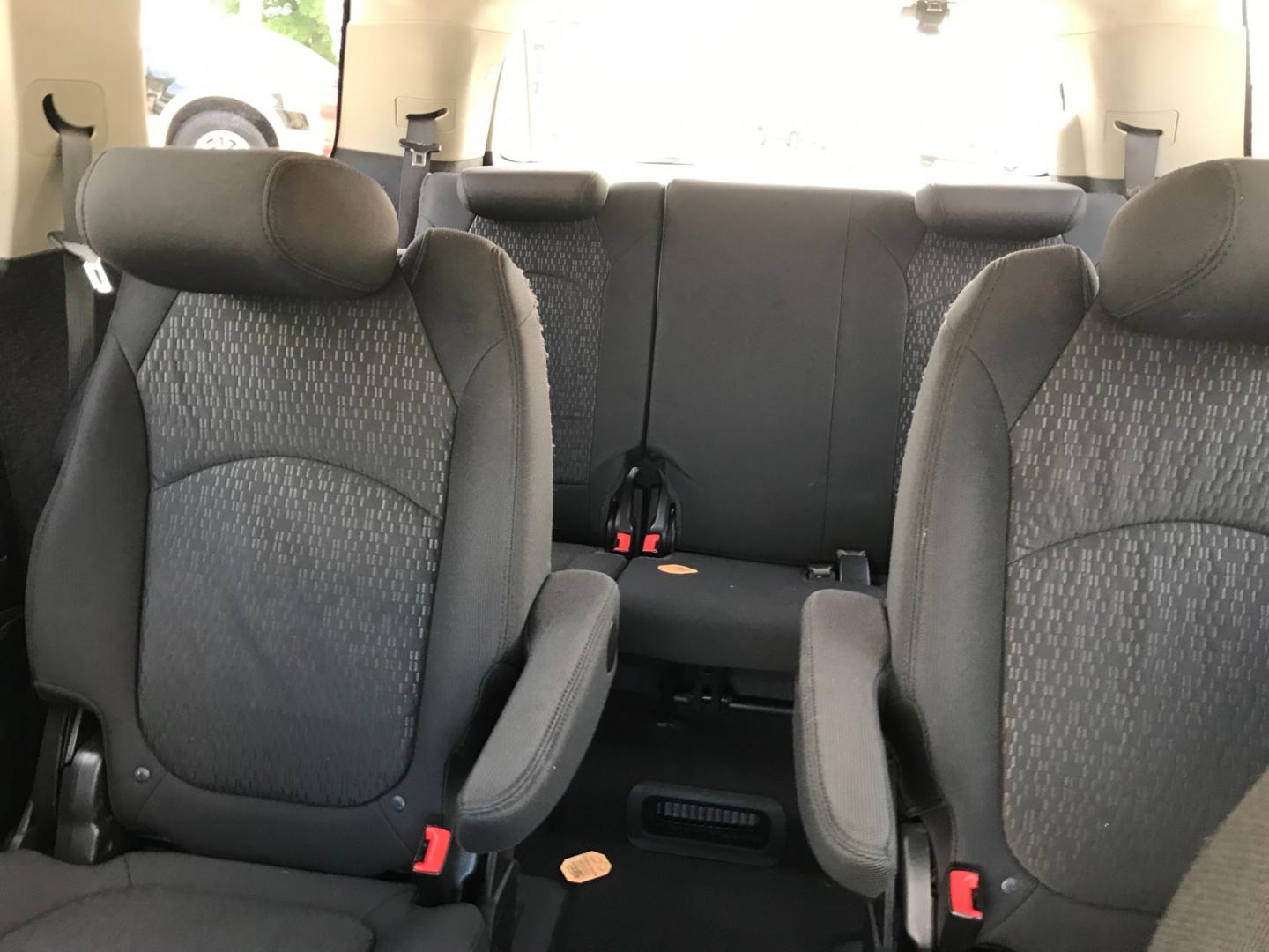 2012 White /Gray GMC Acadia SLE (1GKKVPED0CJ) with an 3.6 V6 engine, Automatic transmission, located at 577 Chester Pike, Prospect Park, PA, 19076, (610) 237-1015, 39.886154, -75.302338 - Photo#18